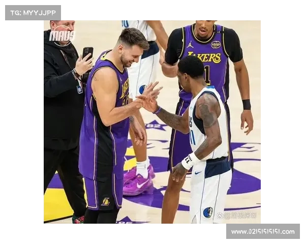 不准但够硬！迪克14中5拿下12分 另有6篮板2盖帽且0失误